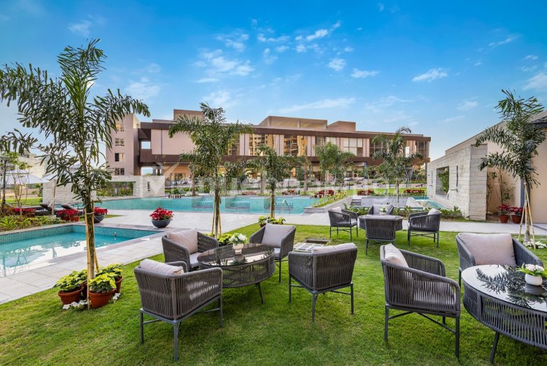 Amenities Pool and Club
